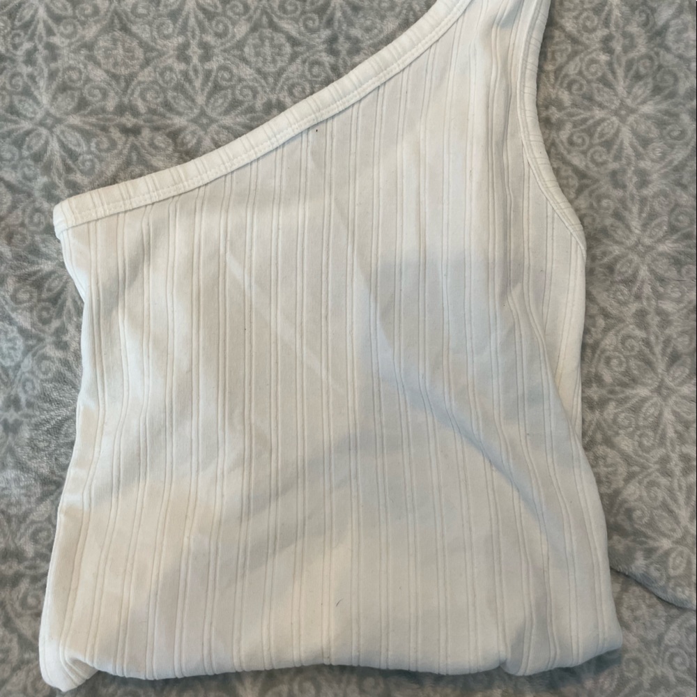 One shoulder top